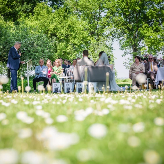 Buiten trouwen bij Kasteel Dussen