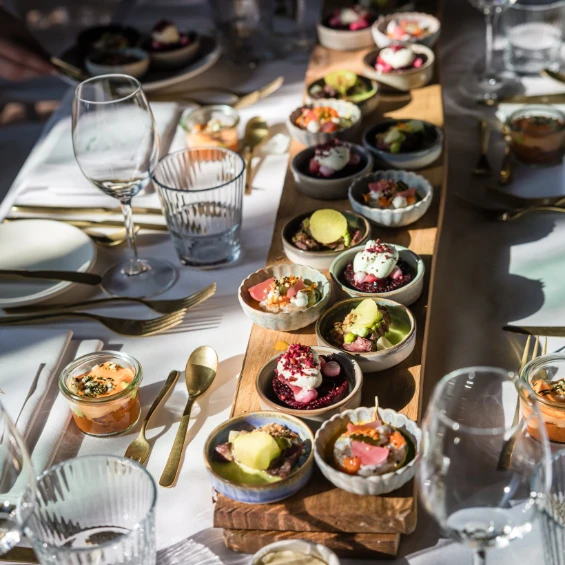 hapjes aan tafel