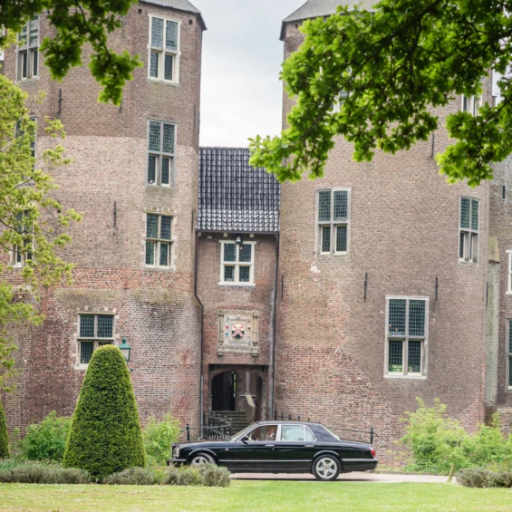 Auto voor Kasteel Dussen